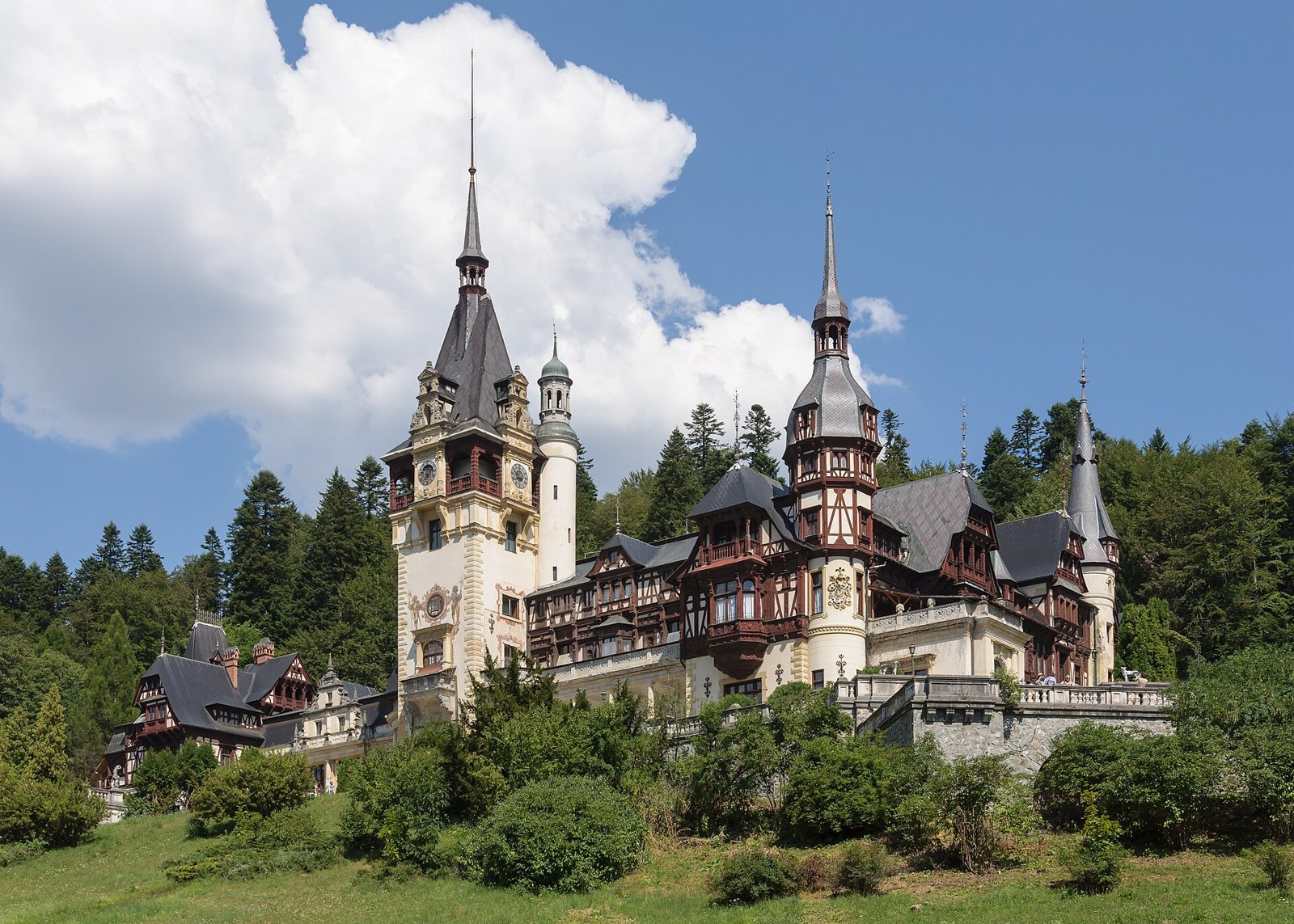 Peleș Castle's Neo-Renaissance facade and gardens in Sinaia
