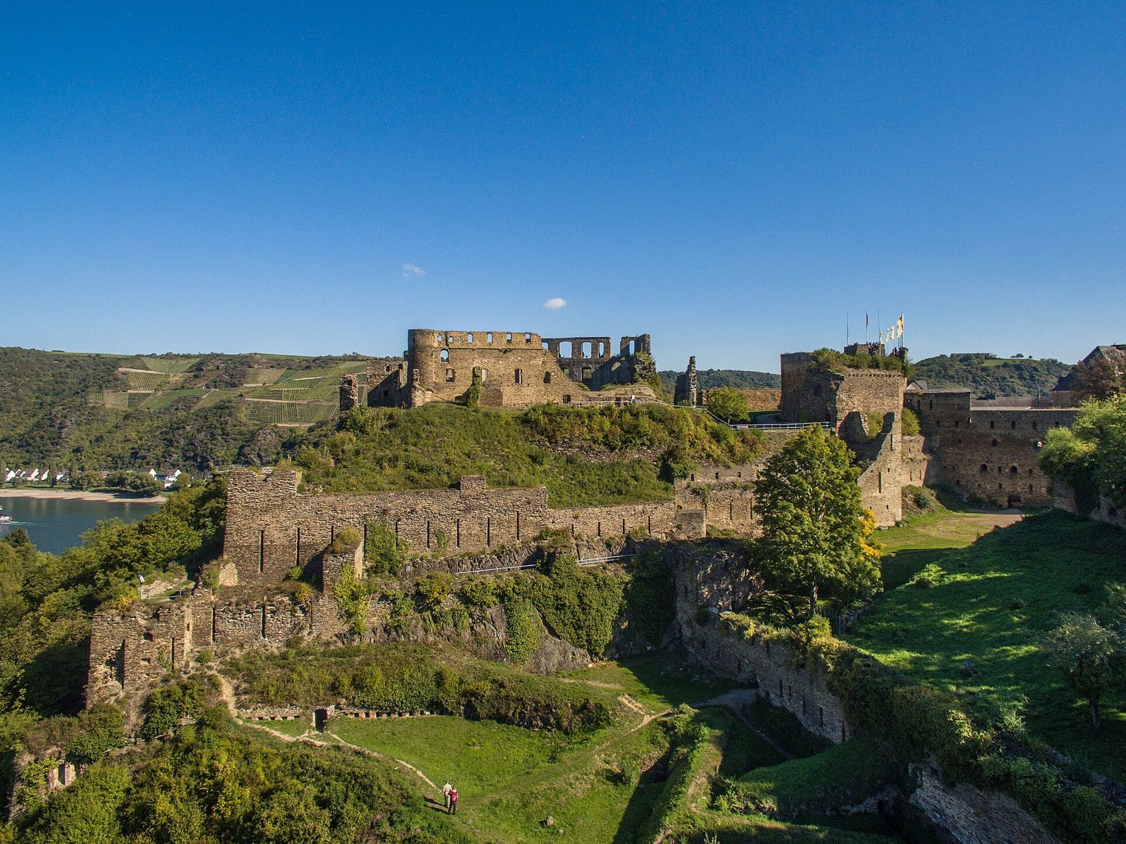 The extensive ruins of Burg Rheinfels above St. Goar on the Rhine